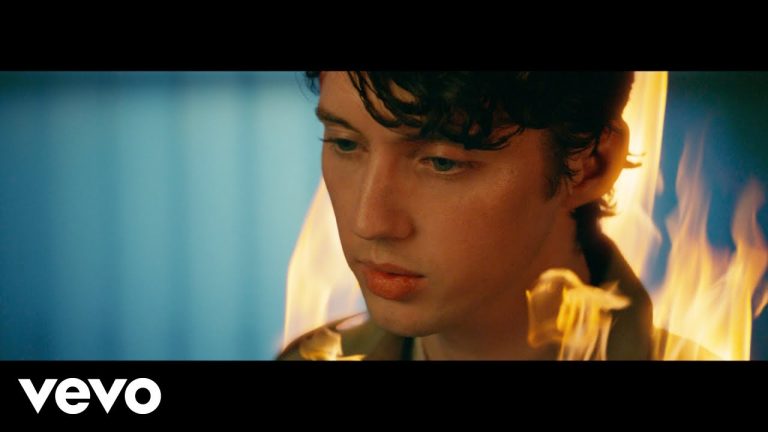 Troye Sivan Teams Up With Kacey Musgraves, Mark Ronson for ‘Easy’ Remix Video!